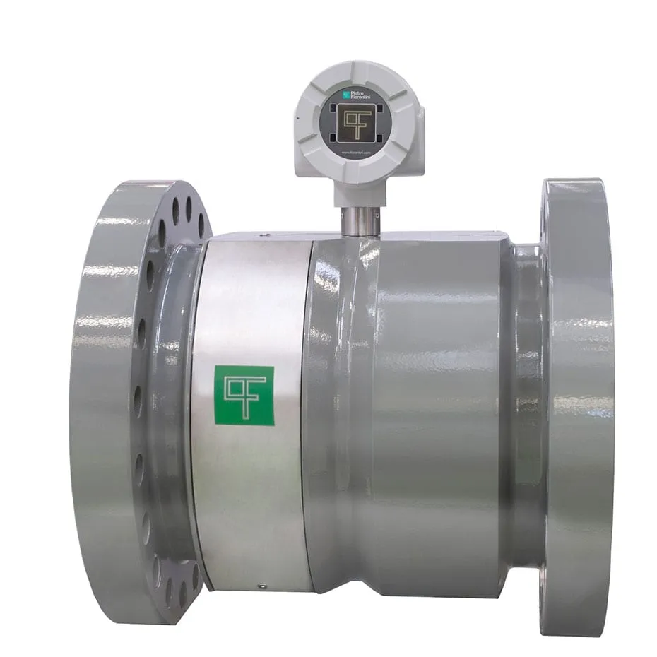 A grey flanged gas meter body with a stainless steel band, a white round electronics housing on top and a green square logo on the side.
